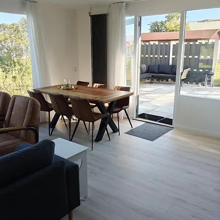 Luxe 6 Persoons Met 3 Slaapkamers 2 Badkamers En Ensuite Ligbad Σαλέ Sint Maartensvlotbrug