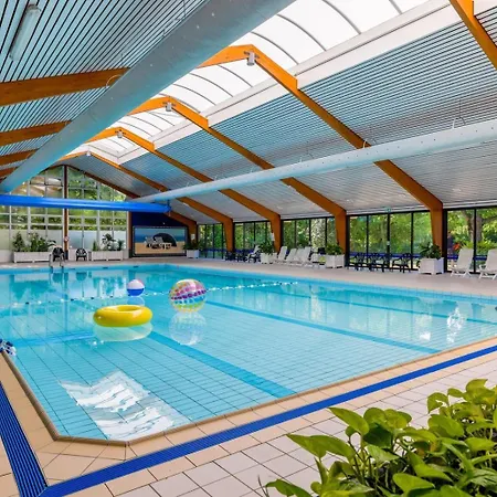 Chalet Luxe 6 Persoons Met 3 Slaapkamers 2 Badkamers En Ensuite Ligbad Sint Maartensvlotbrug